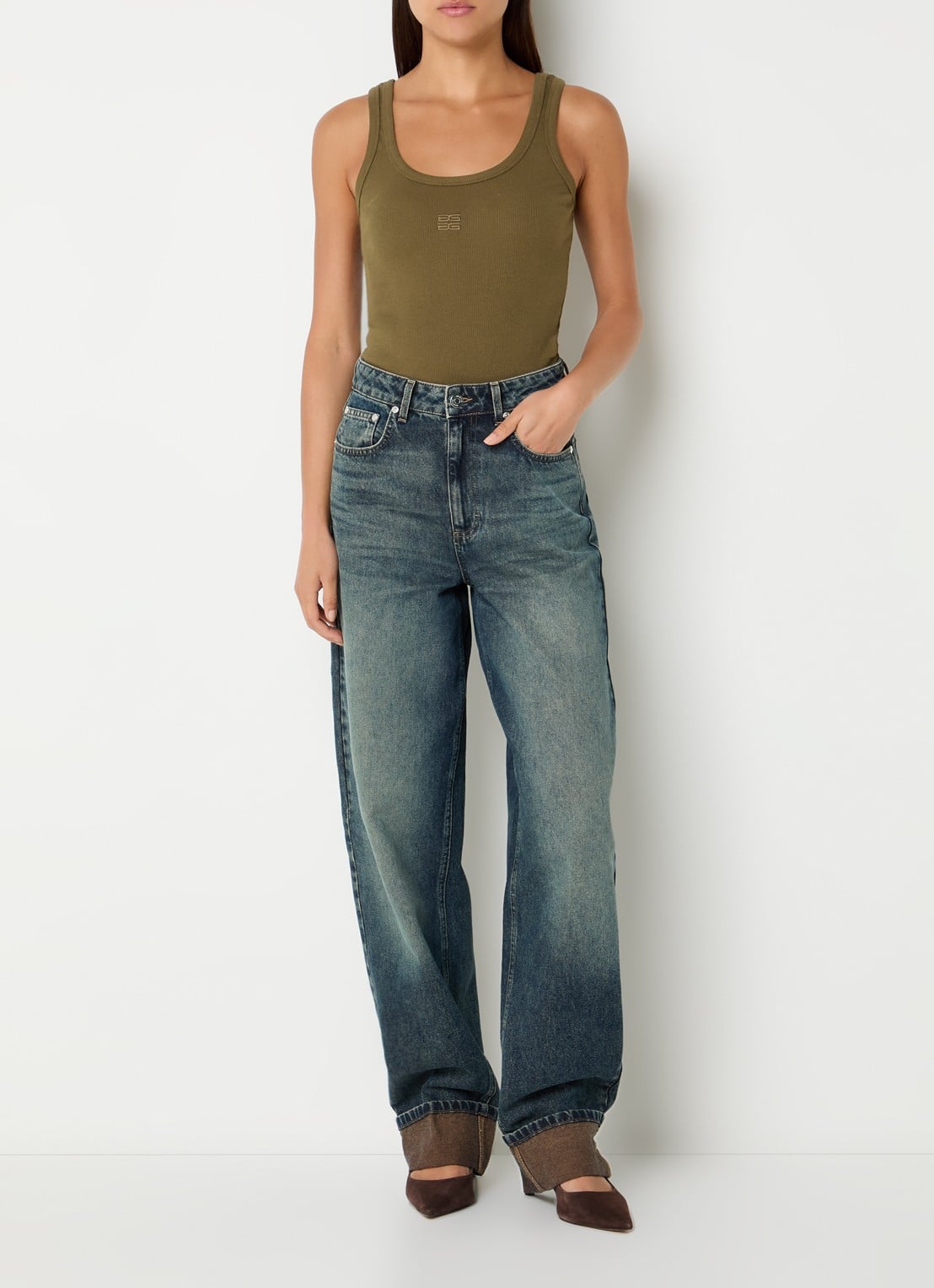 Gestuz GZdrew tanktop met logoborduring - voorkant 3 olijfgroen