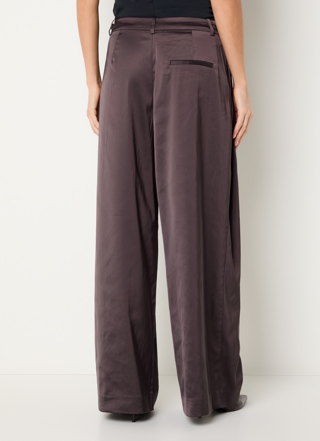 Gestuz GZelva high waist wide fit pantalon van satijn - achterkant 4 aubergine