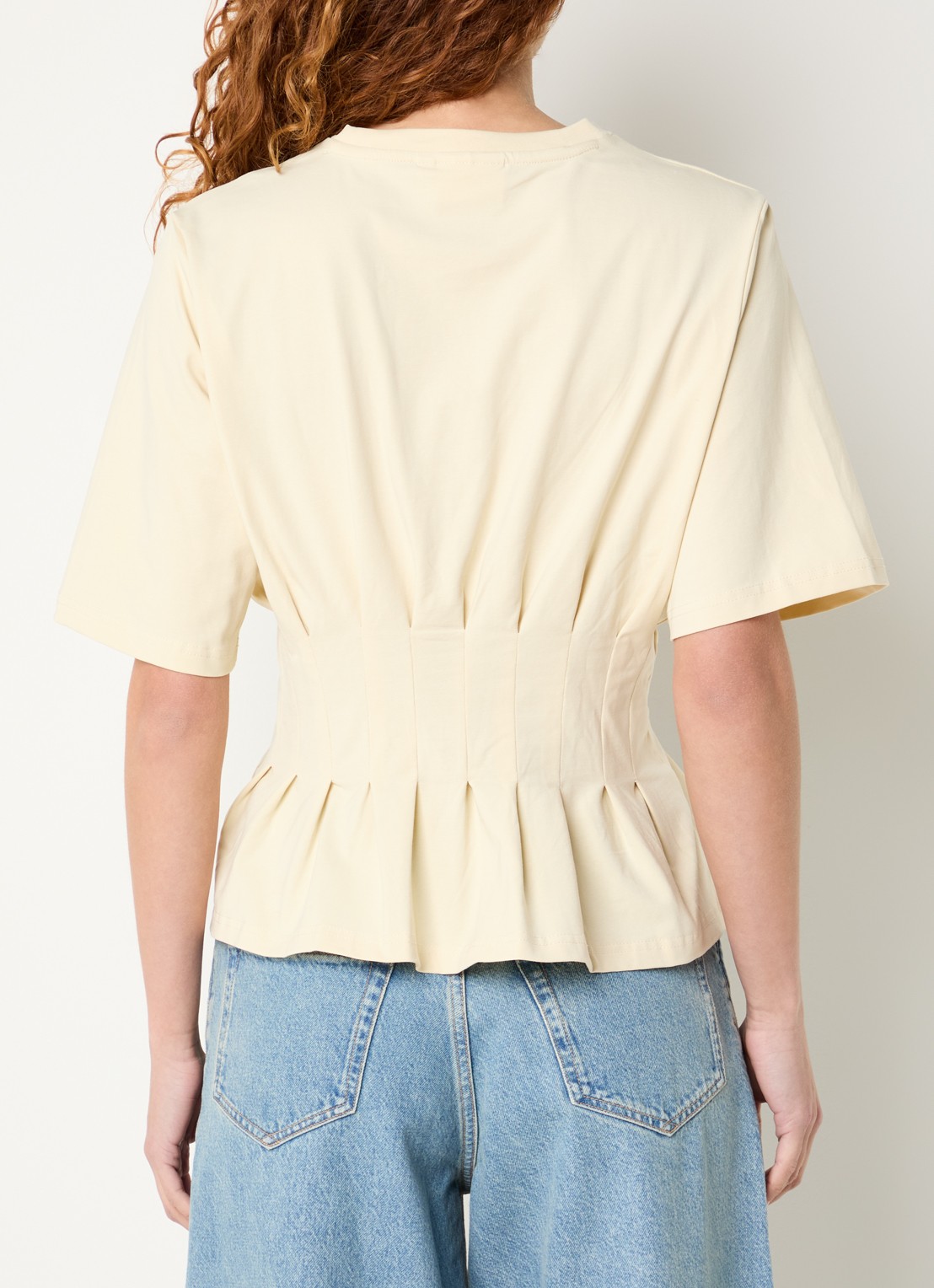 Gestuz GZinez T-shirt met plooidetail - achterkant beige