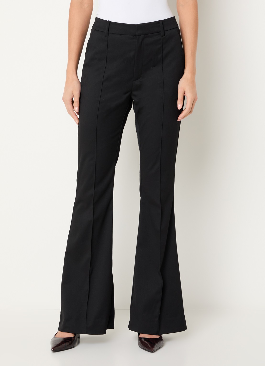 Gestuz GZlourina high waist flared fit pantalon - detail zwart