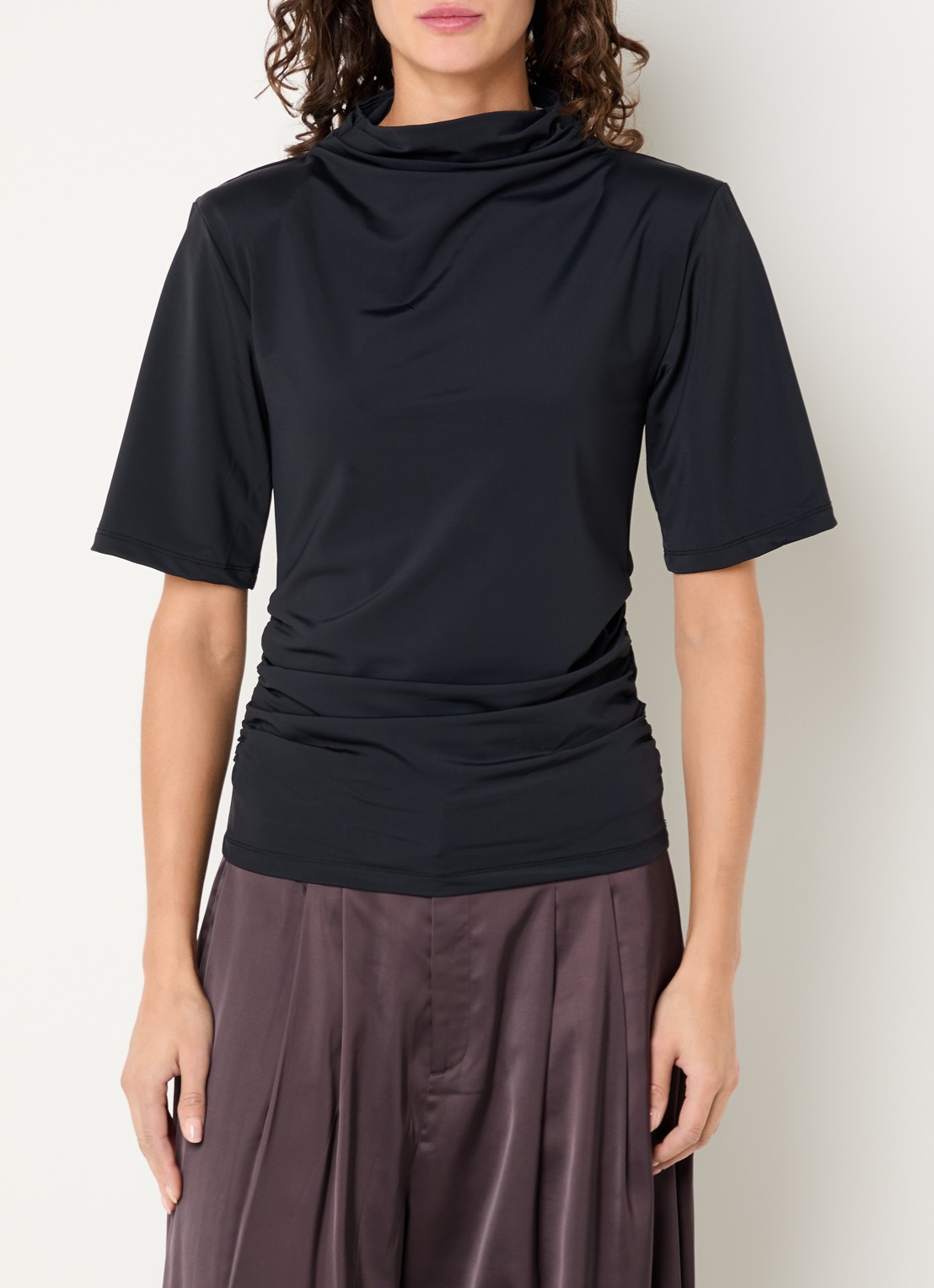 Gestuz GZlyrose top met schoudervulling - detail zwart