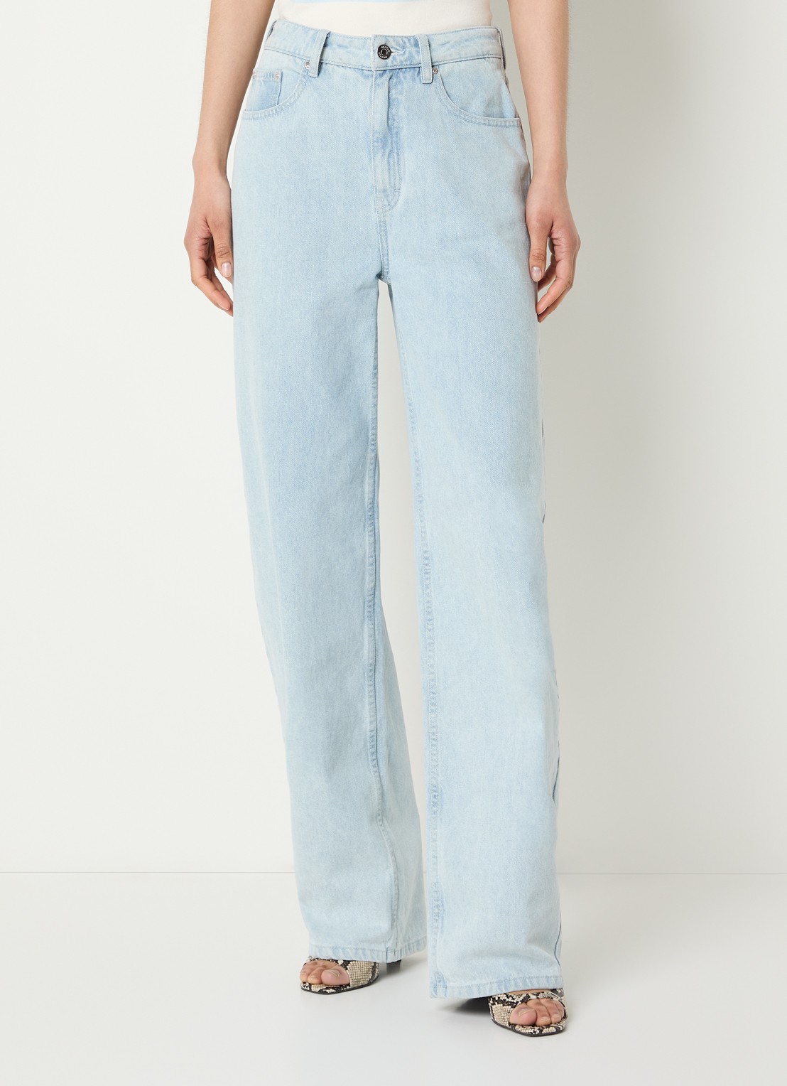 Gestuz GZparwana high waist balloon fit jeans met lichte wassing - detail 4 lichtblauw