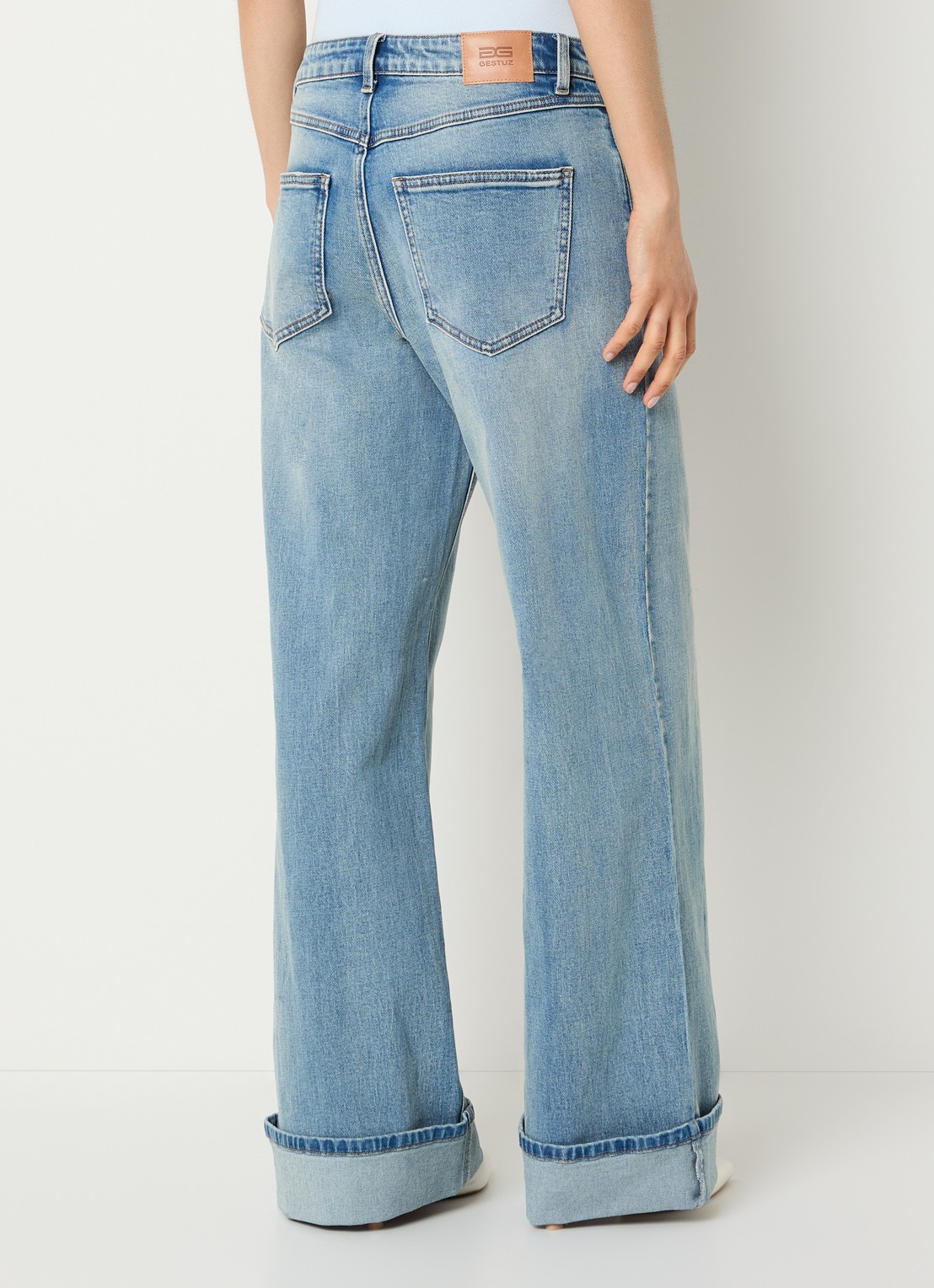 Gestuz GZsara high waist wide leg jeans met steekzakken - achterkant indigo