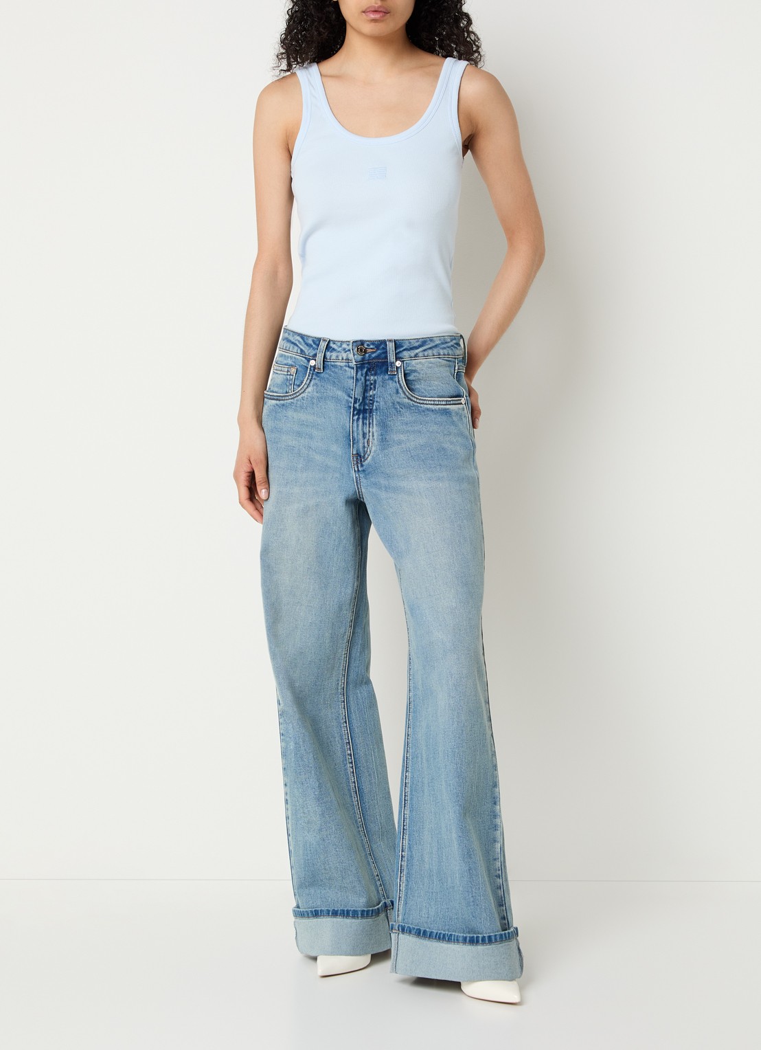 Gestuz GZsara high waist wide leg jeans met steekzakken - voorkant 5 indigo