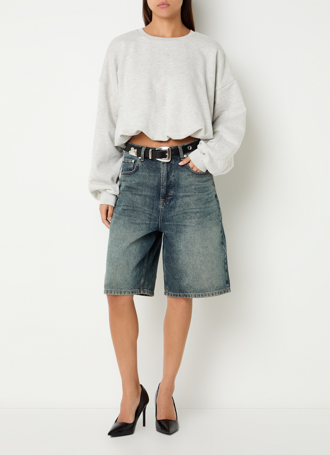 Gestuz Kahla cropped sweater met logoborduring - voorkant 4 grijs