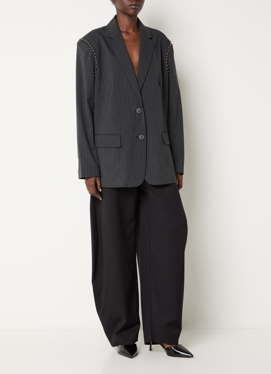 Gestuz Lehela oversized blazer met krijtstreep en studs - voorkant 4 donkergrijs