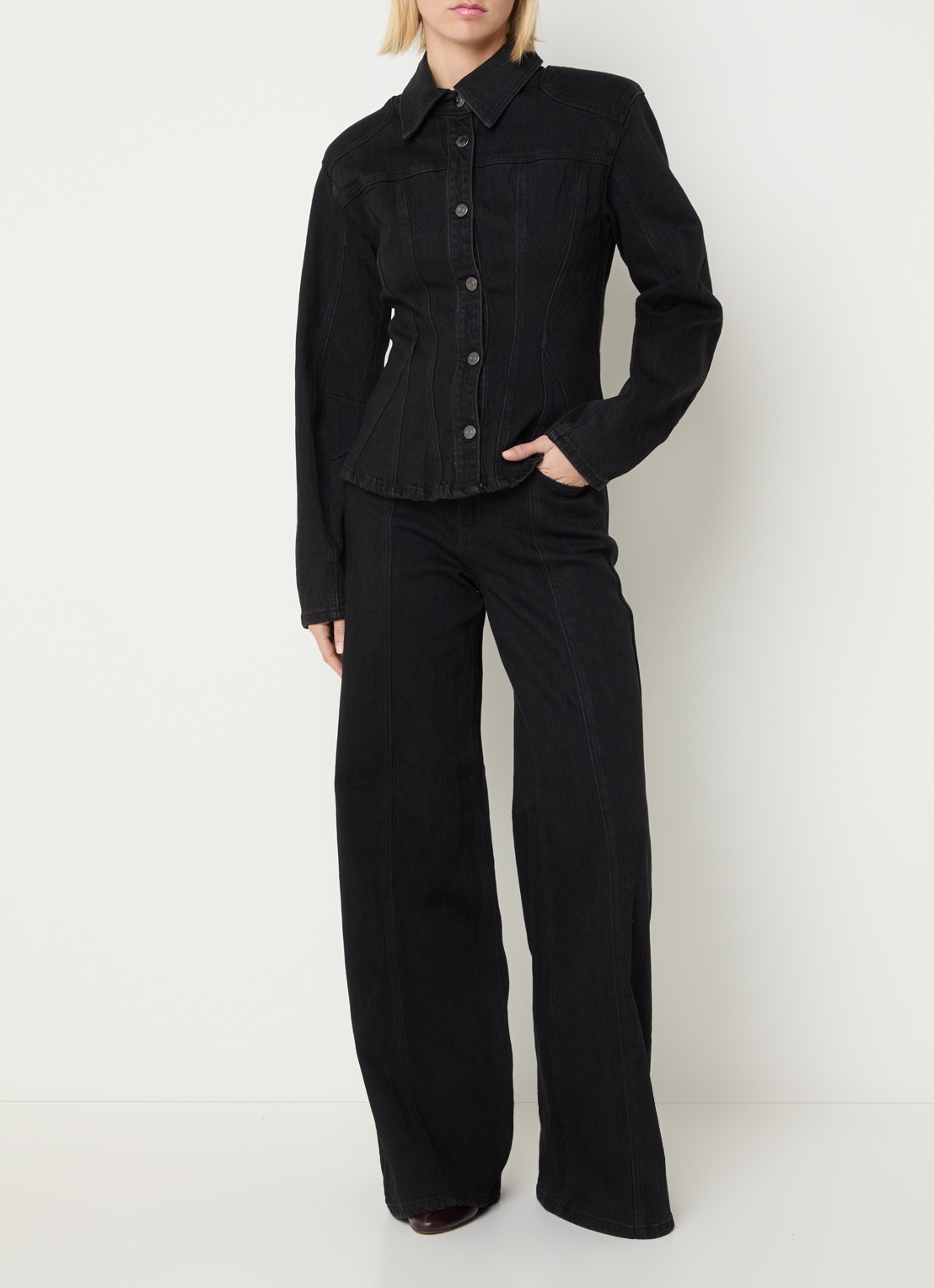Gestuz Nanetta high waist flared fit jeans met gekleurde wassing - voorkant 5 zwart