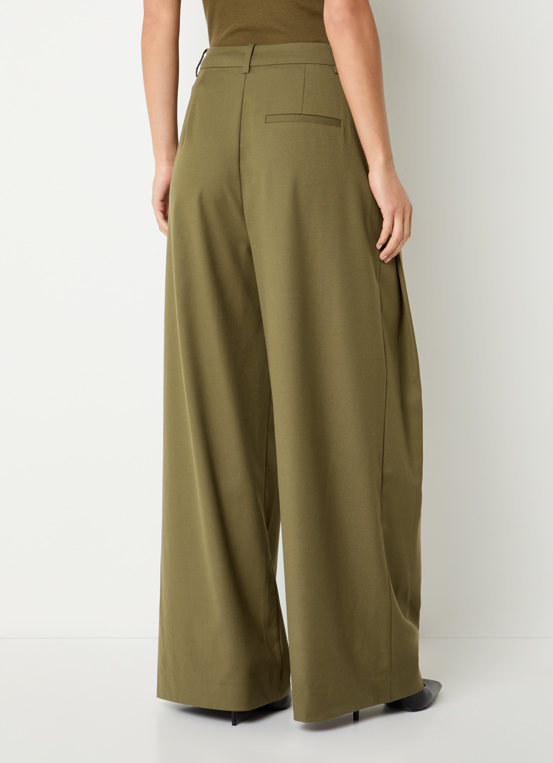 Gestuz Olivia high waist wide fit pantalon met steekzakken - achterkant 4 olijfgroen