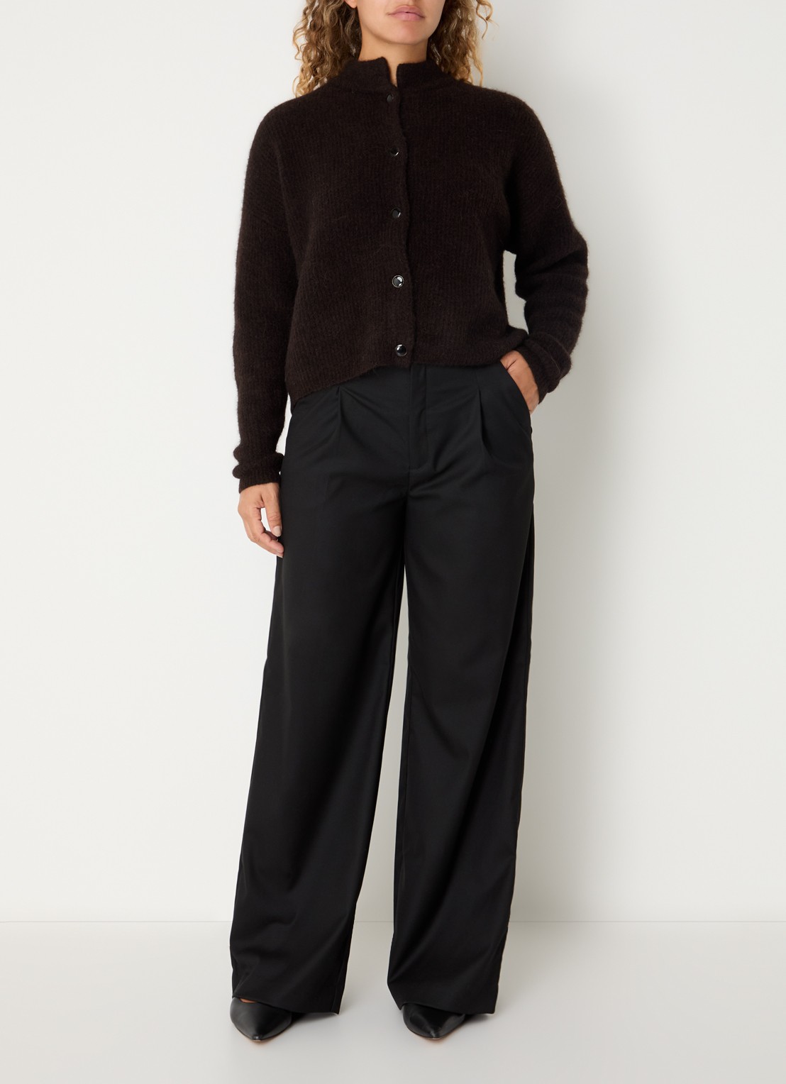 Gestuz Paula high waist loose fit pantalon met steekzakken - voorkant 4 zwart