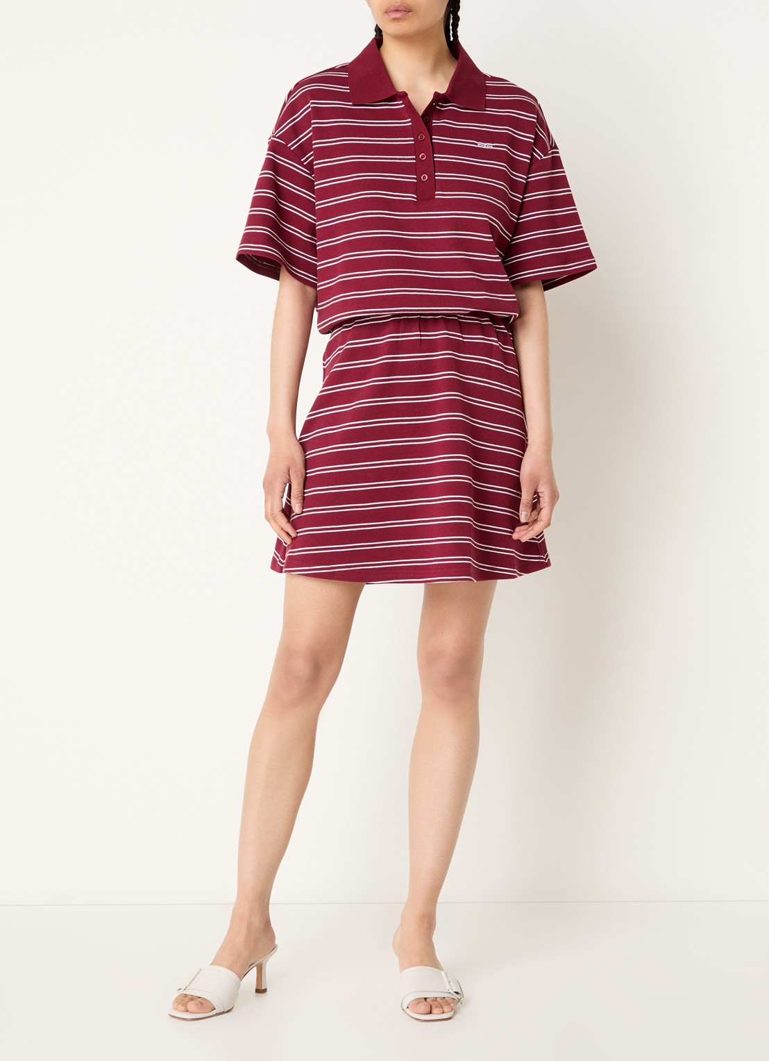 Gestuz Pilova mini rok met streepprint - voorkant 4 middengrijs