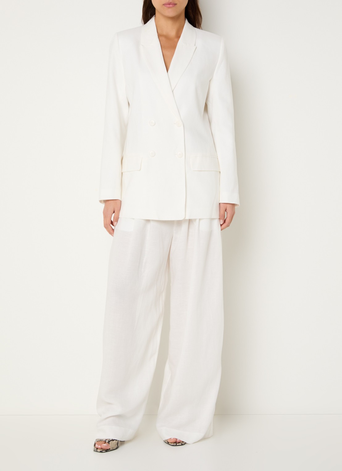 Gestuz Riava blazer in linnenblend met klepzakken - voorkant 4 gebroken wit