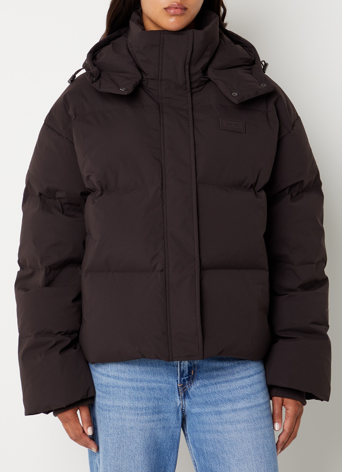 Gestuz Roa puffer jack met donsvulling en steekzakken - detail donkerbruin