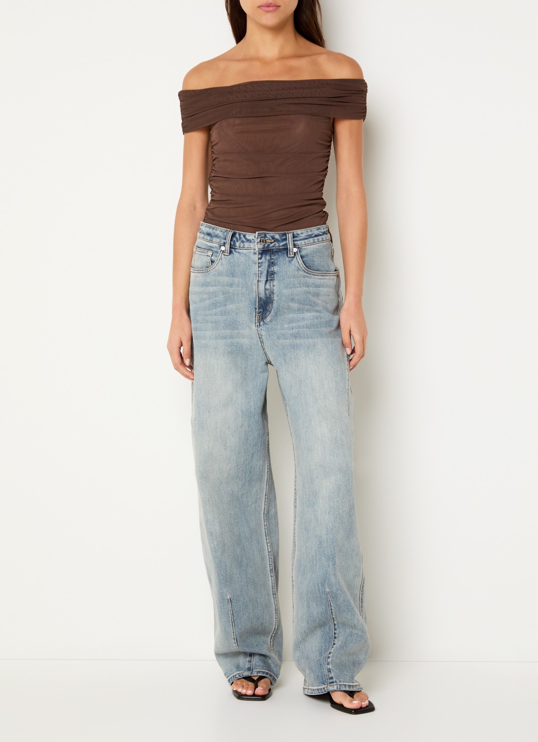 Gestuz Samera semi-transparante off shoulder top  - voorkant 2 hazelnootbruin
