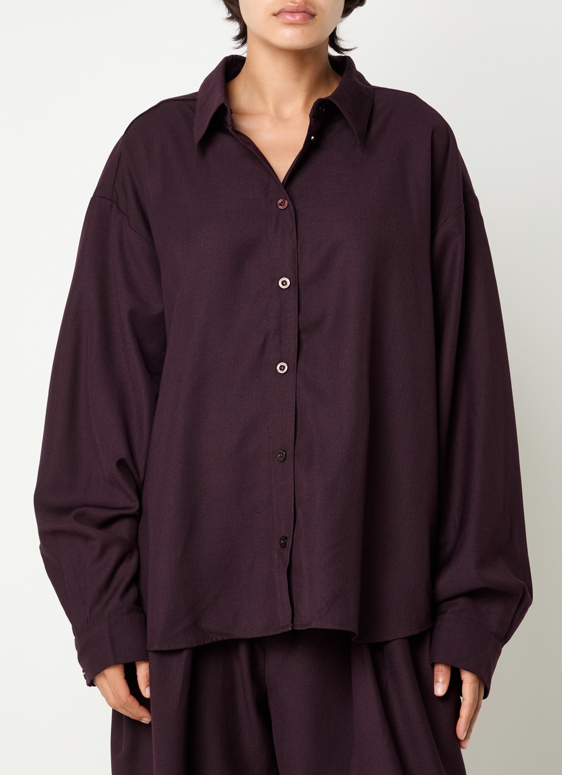 Gestuz Schany oversized blouse met afneembare stropdas - detail 3 kastanjebruin