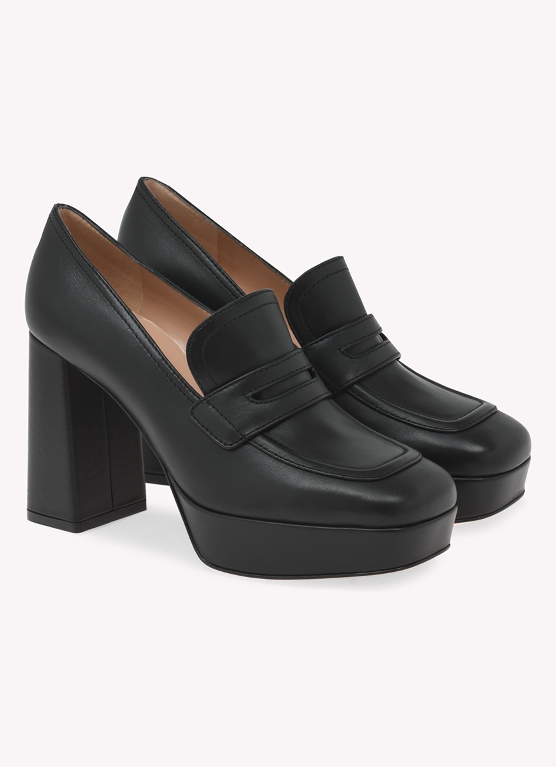 Gianvito Rossi Rouen pump van kalfsleer - voorkant 2 zwart