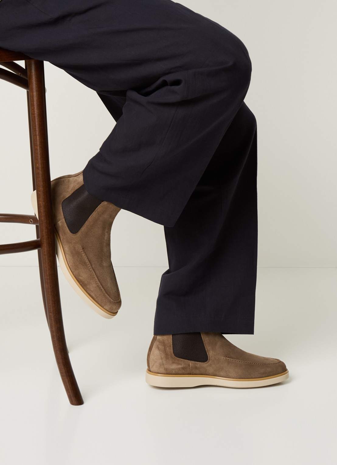 Giorgio Chelsea boot van suède - voorkant 5 taupe