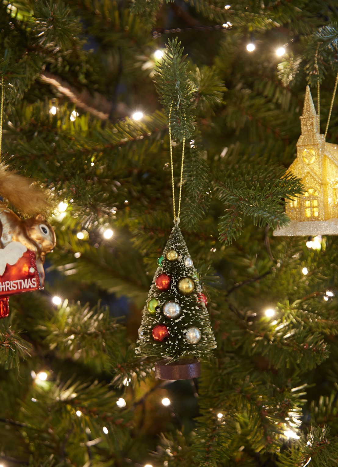 Gisela Graham Bristle Kerstboom kersthanger 11 cm - voorkant 3 donkergroen