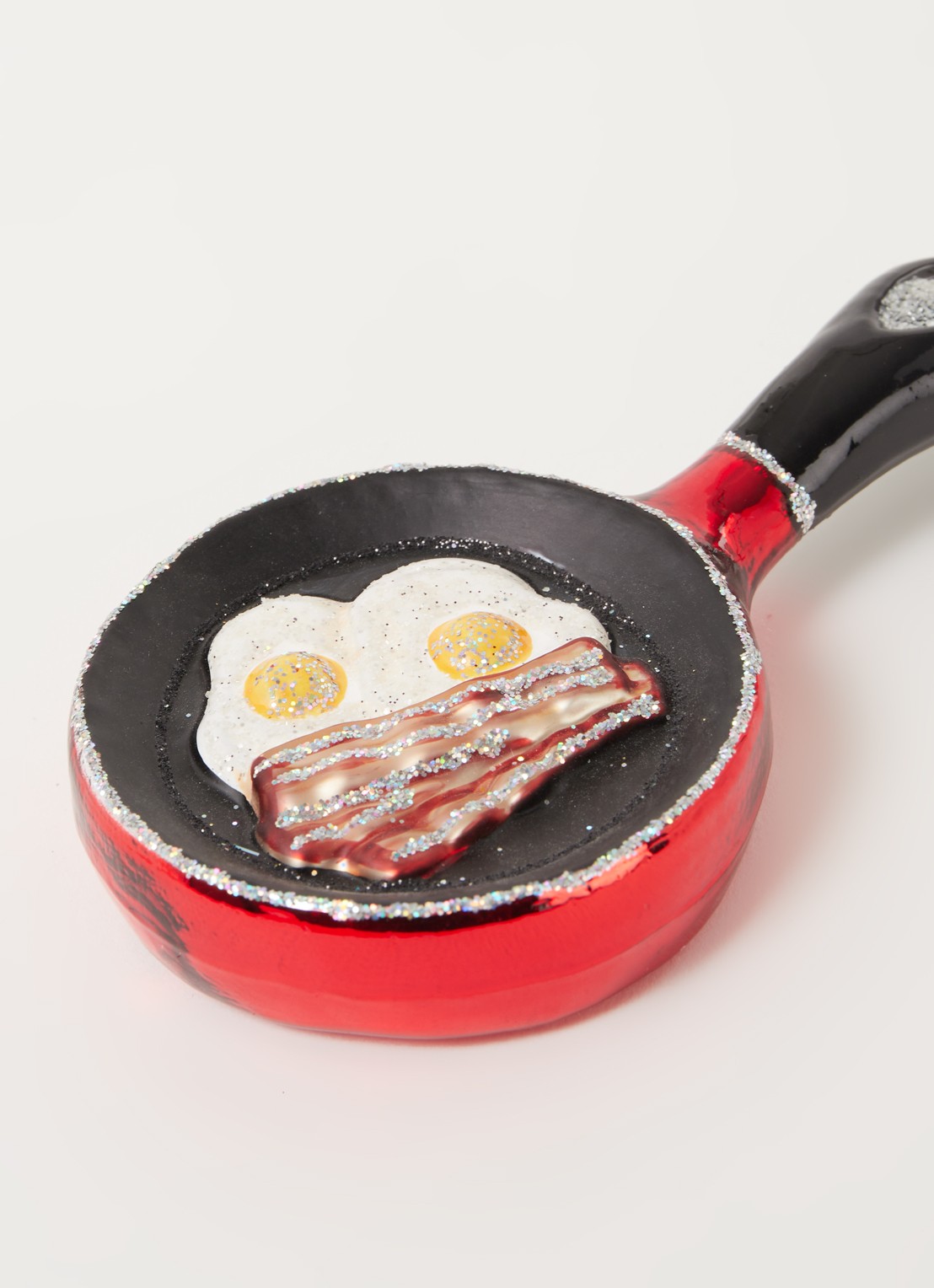 Gisela Graham Frying Pan met Bacon/Eggs kersthanger 14 cm - detail 3 steenrood