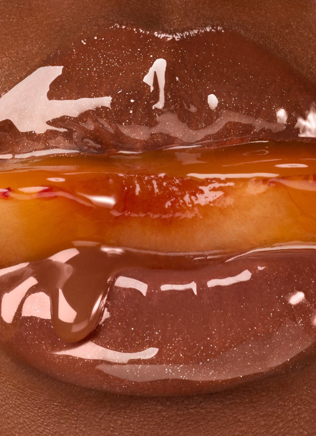 Gisou Honey Infused Lip Oil - lipolie - detail 8 glazed plum