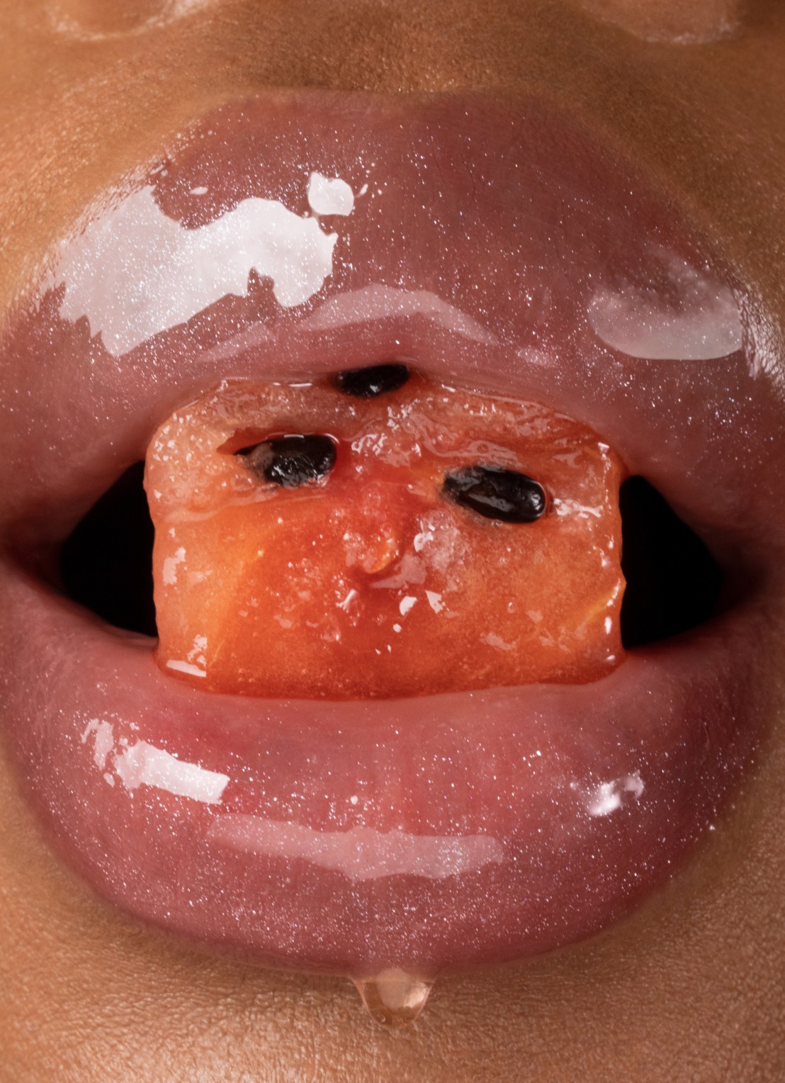 Gisou Honey Infused Lip Oil - lipolie - detail 2 watermelon