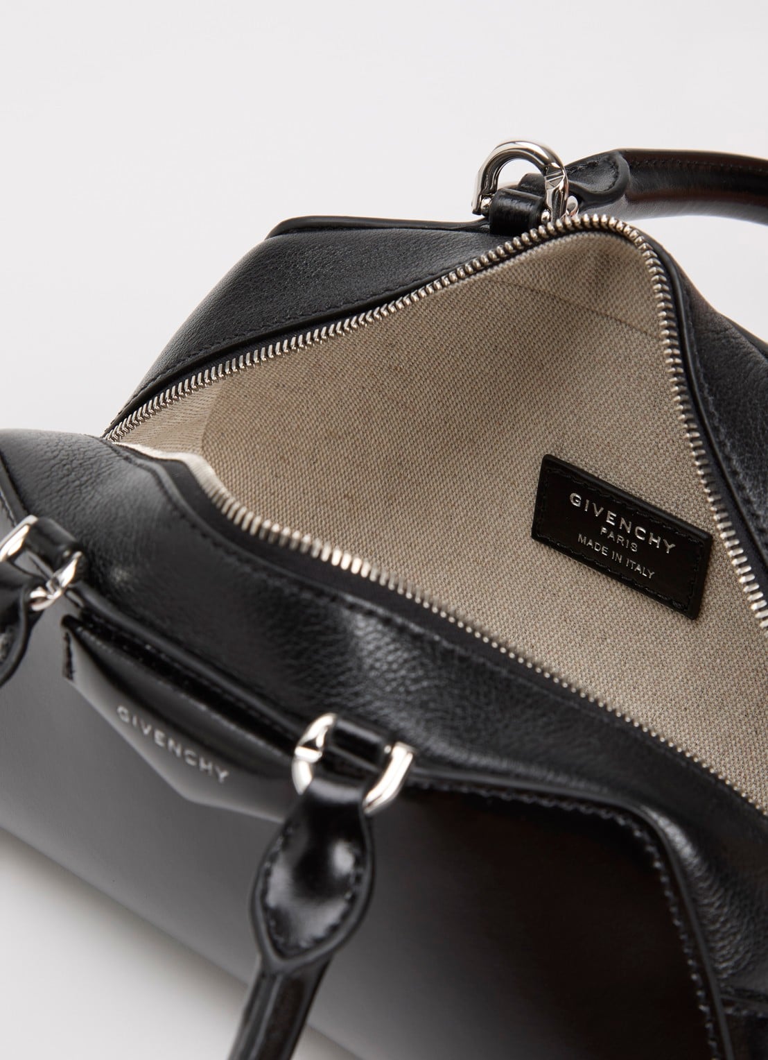 Givenchy Antigona East West Mini handtas van kalfsleer met afneembare schouderriem  - detail 5 zwart