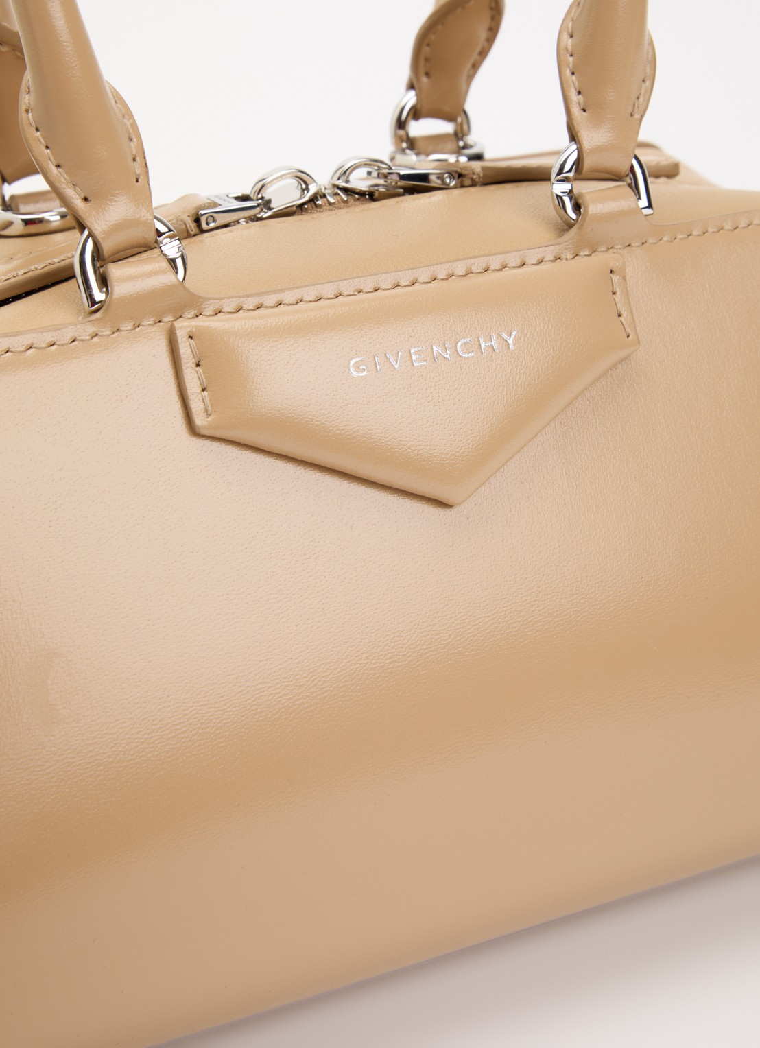 Givenchy Antigona East-West Small handtas van kalfsleer met afneembare schouderriem - detail 6 beige