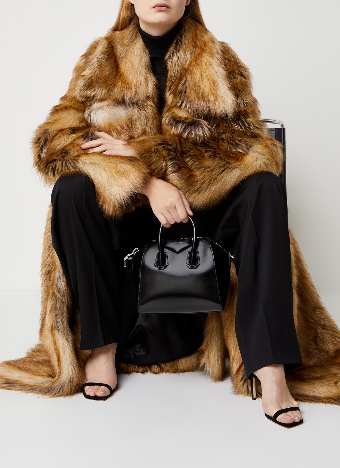 Givenchy Antigona Mini handtas van kalfsleer - voorkant 2 zwart