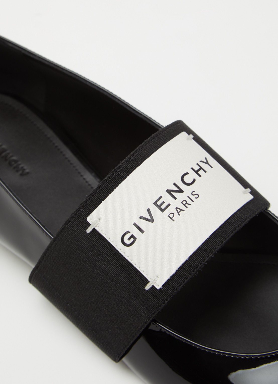 Givenchy Ballerina van kalfsleer met lakfinish - detail 4 zwart