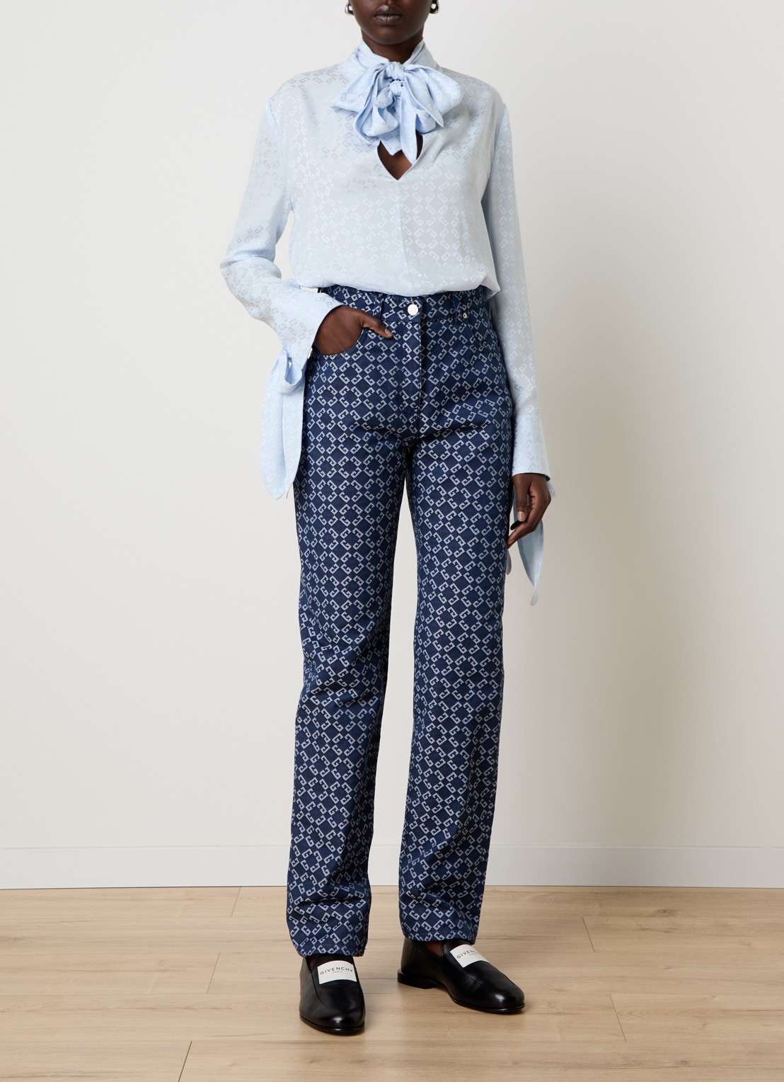 Givenchy High waist straight leg jeans met logoprint - voorkant 4 indigo