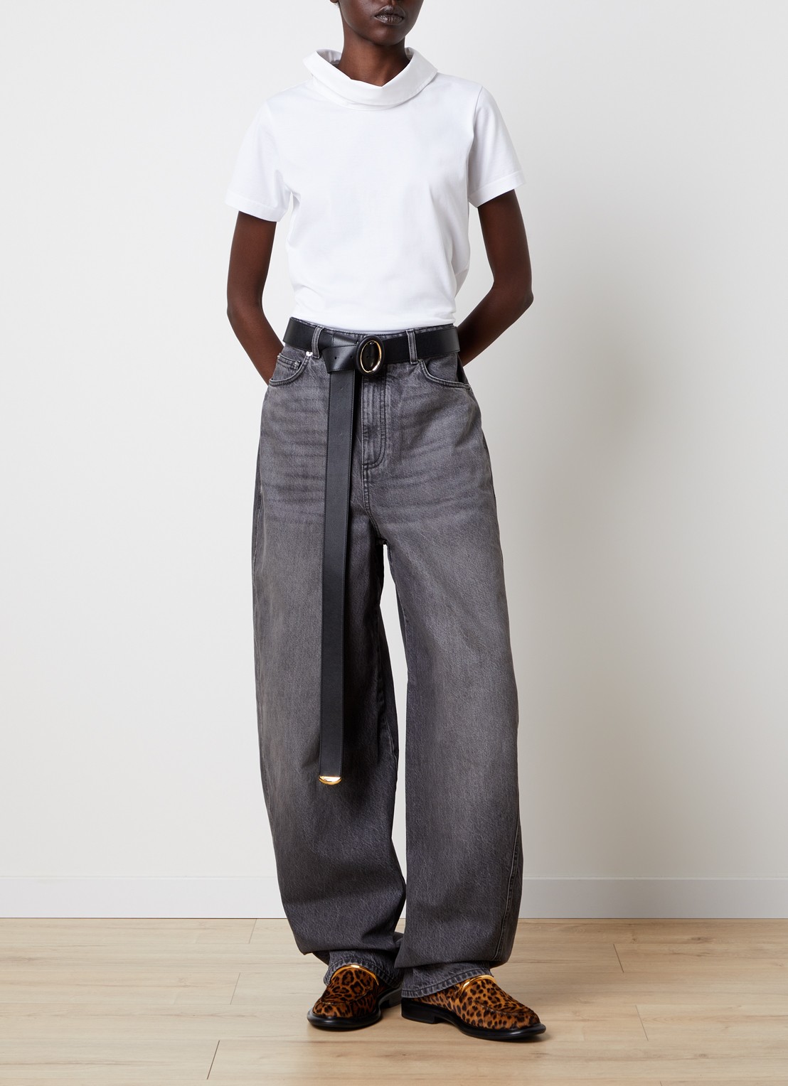 Givenchy High waist wide fit jeans met gekleurde wassing - voorkant 3 grijs