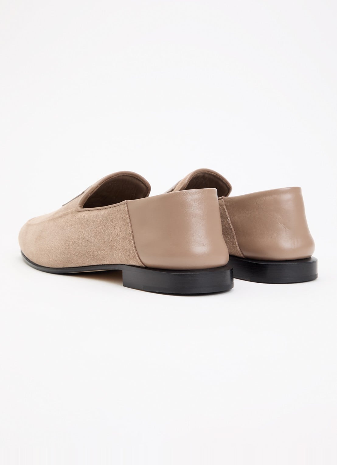 Givenchy Label loafer van suéde  - achterkant taupe