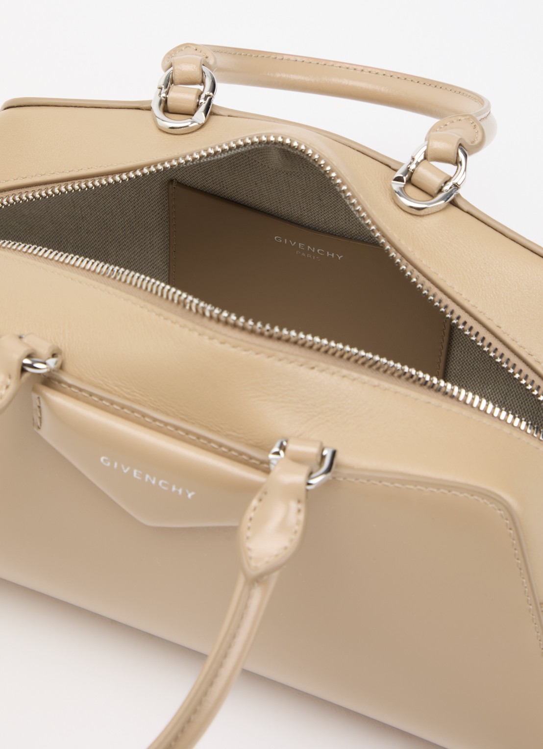 Givenchy Mini Antigona East-West handtas van kalfsleer met afneembare schouderriem - detail 4 beige