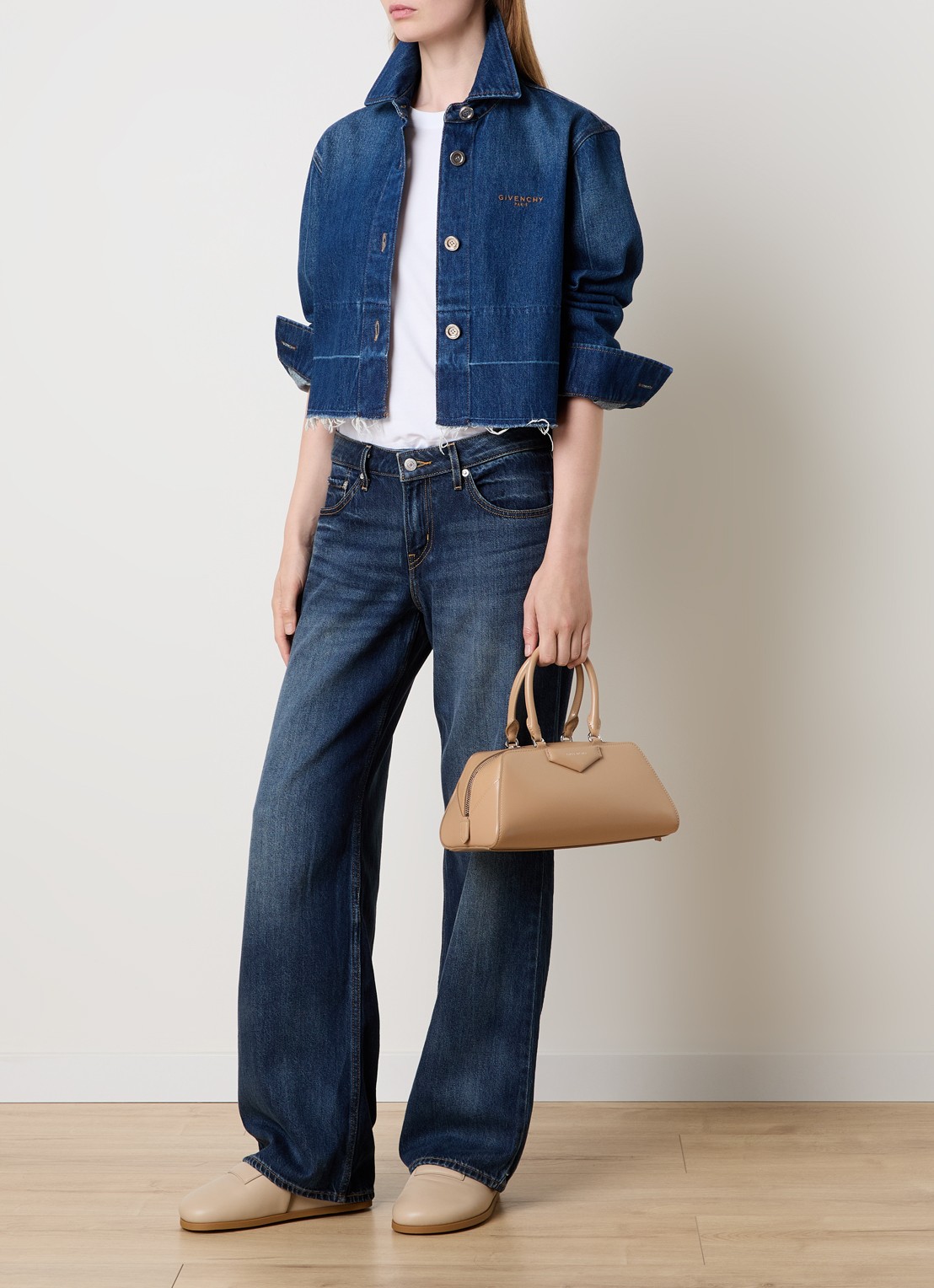 Givenchy Mini Antigona East-West handtas van kalfsleer met afneembare schouderriem - voorkant 2 beige