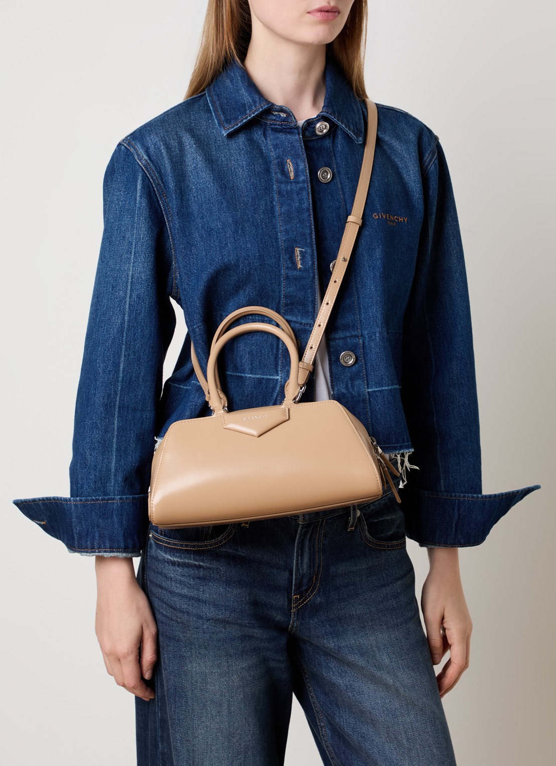 Givenchy Mini Antigona East-West handtas van kalfsleer met afneembare schouderriem - voorkant 3 beige