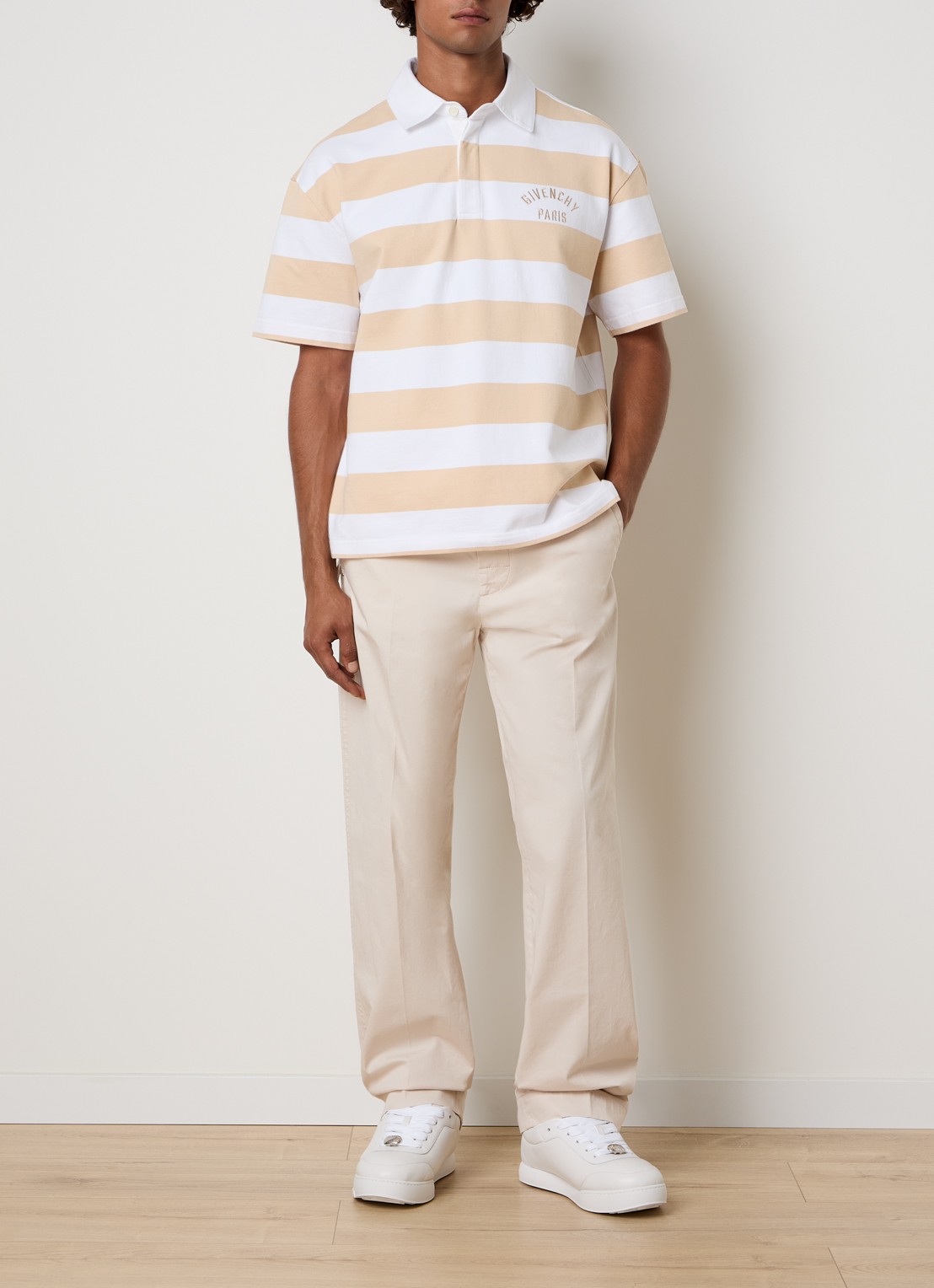 Givenchy Polo met logo en streepprint - voorkant 5 beige