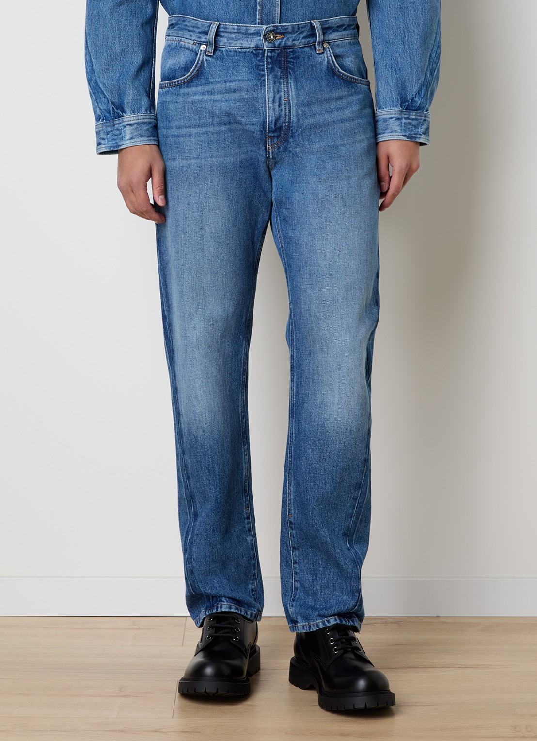 Givenchy Tapered jeans met medium wassing - detail indigo