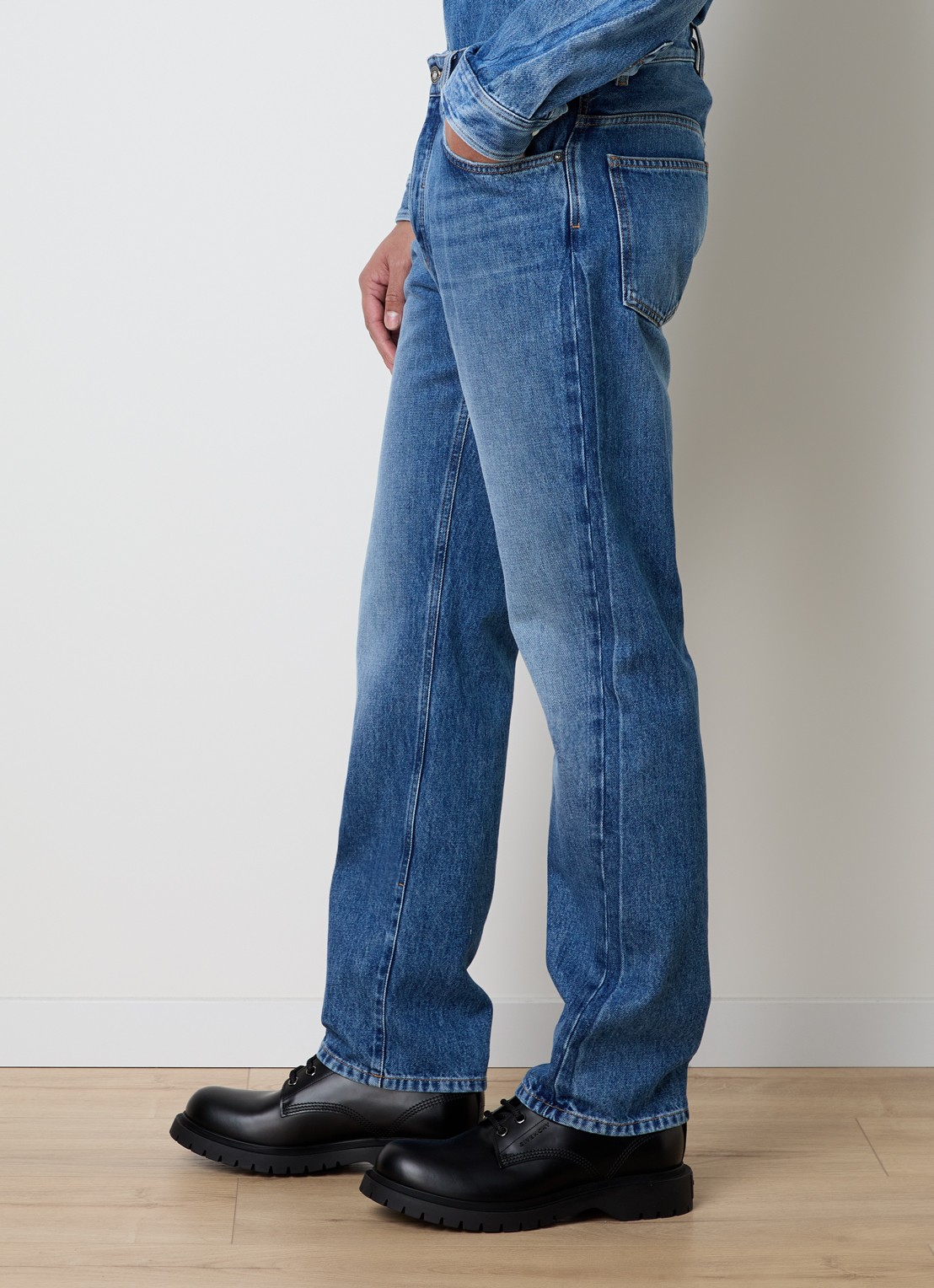 Givenchy Tapered jeans met medium wassing - detail 2 indigo