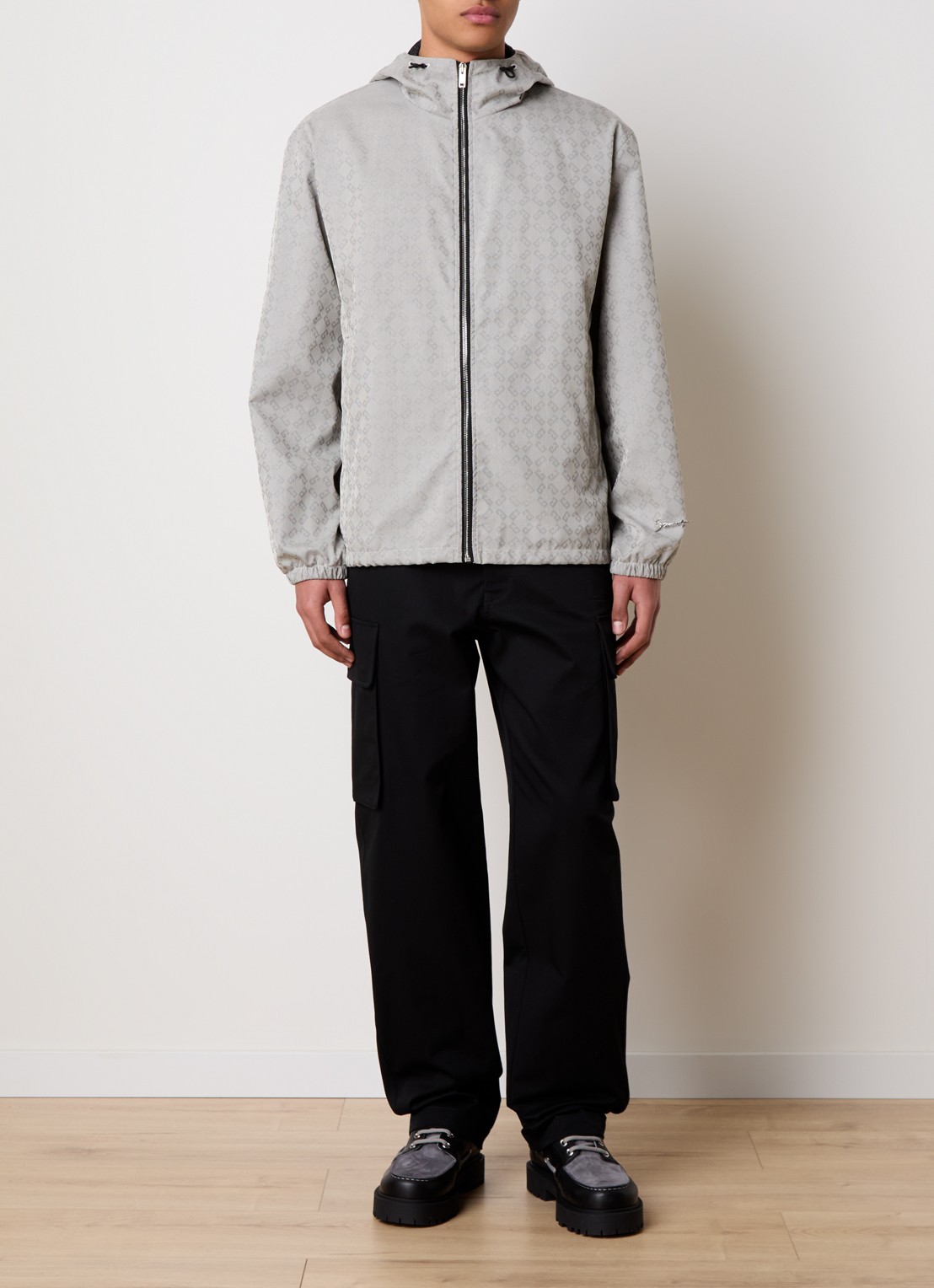 Givenchy Windjack met logoprint en capuchon - voorkant 3 middengrijs