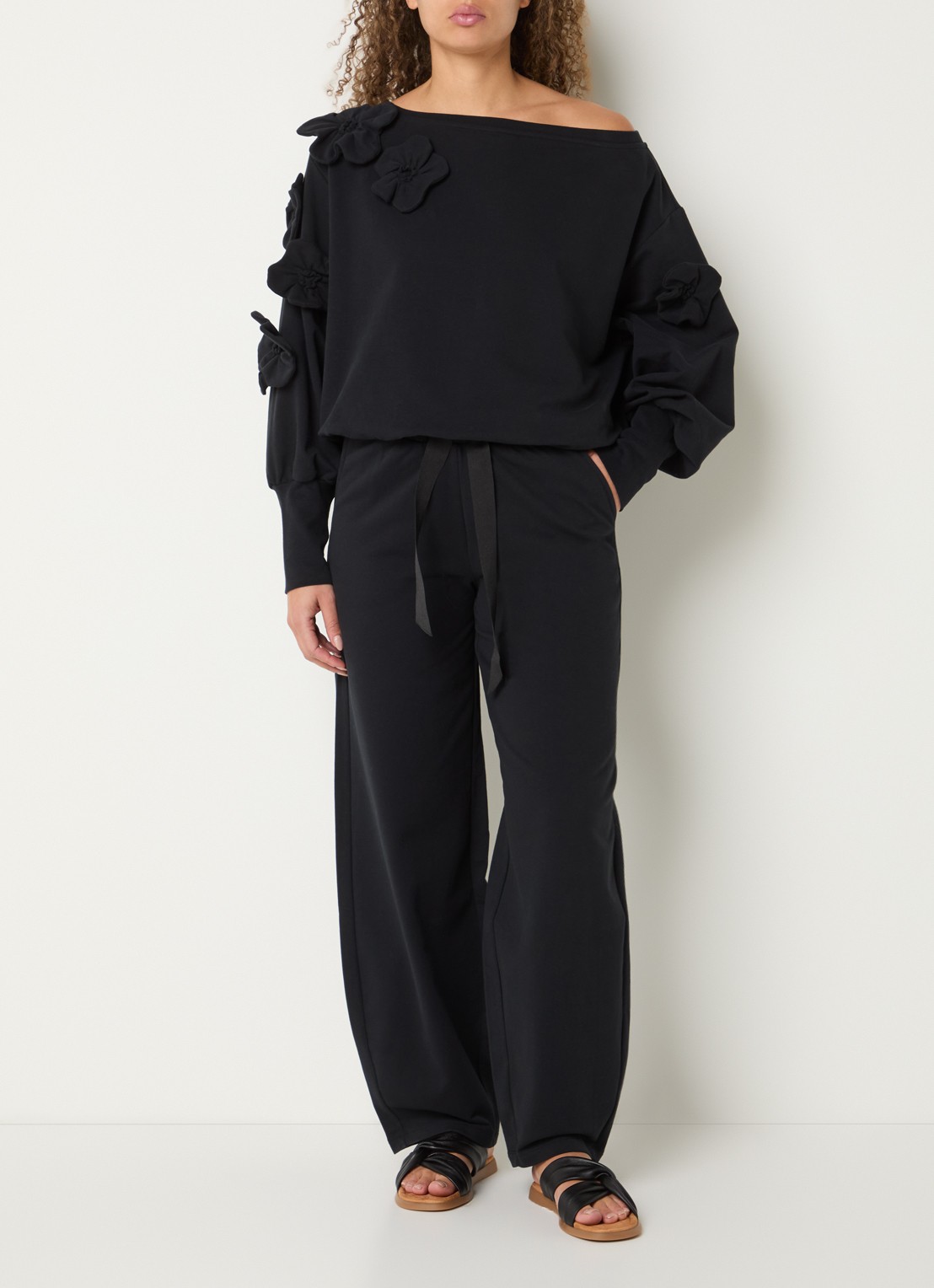 Goldbergh Bellario high waist wide fit joggingbroek met steekzakken - voorkant 2 zwart