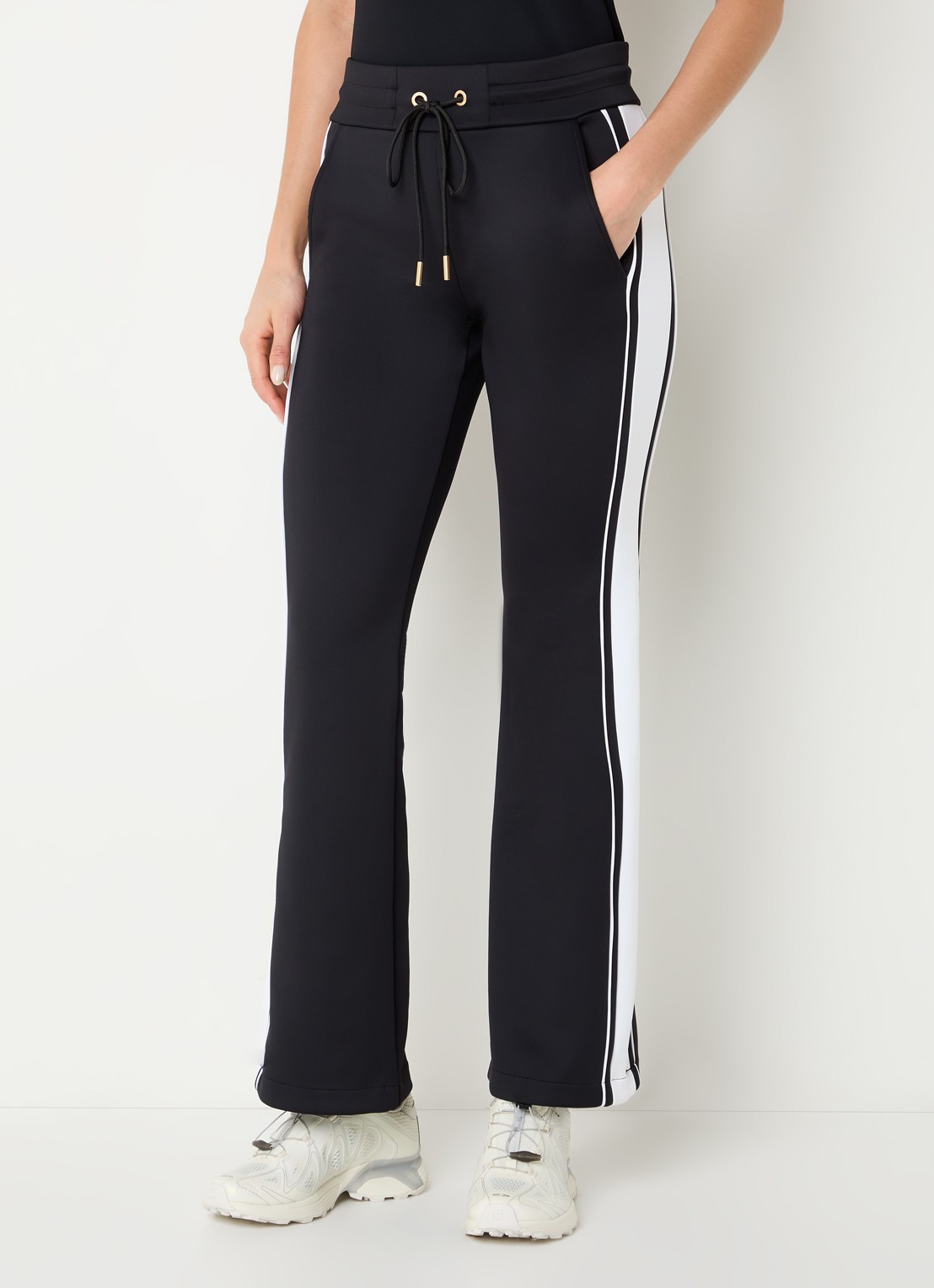 Goldbergh Elio high waist flared joggingbroek - detail 2 zwart