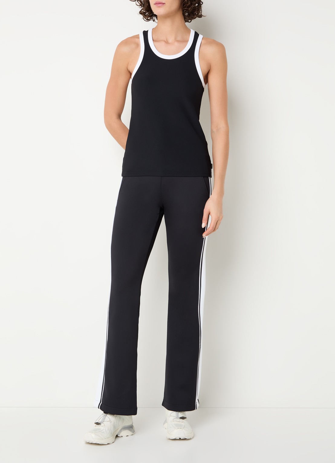 Goldbergh Elio high waist flared joggingbroek - voorkant 5 zwart