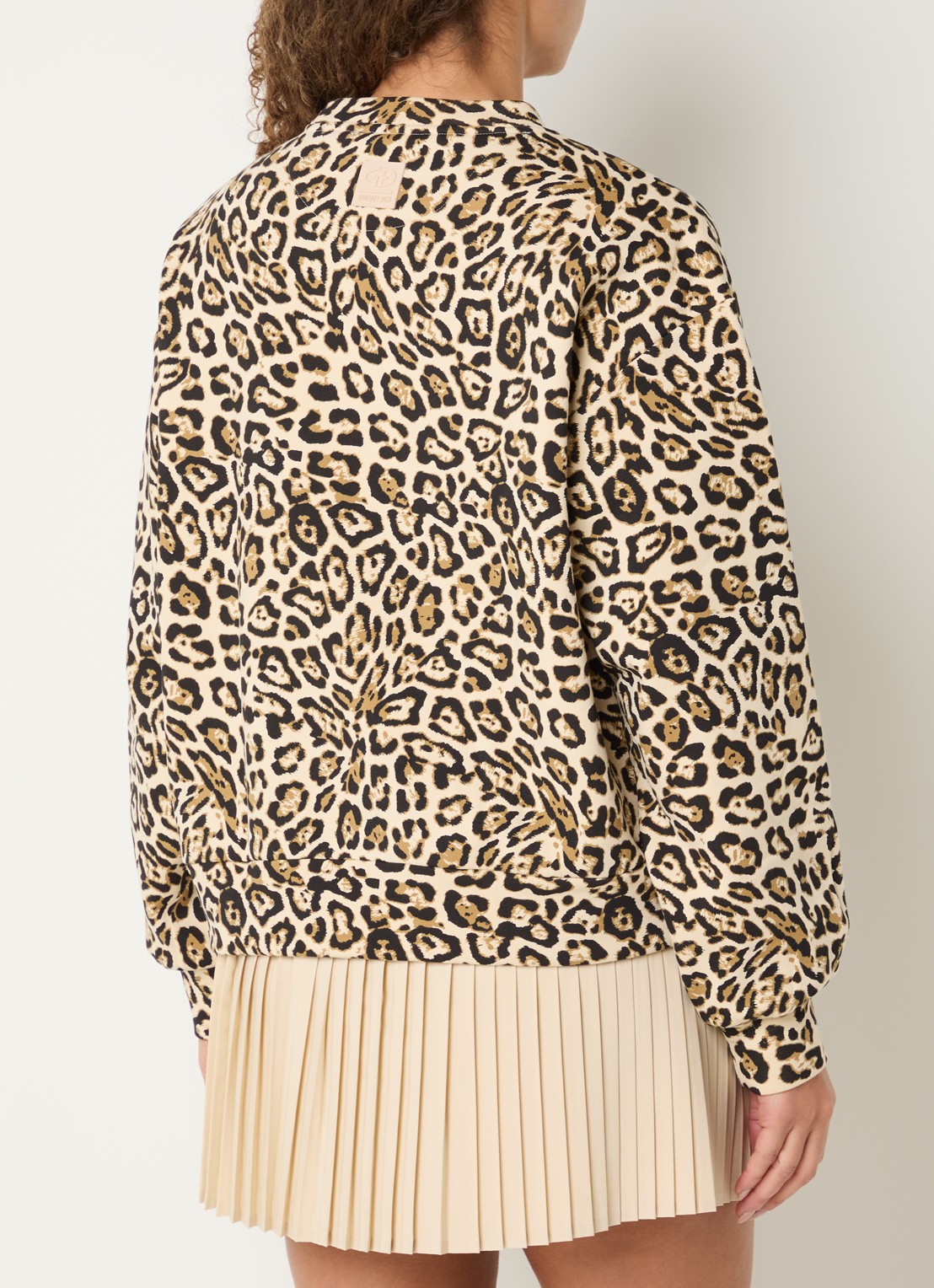 Goldbergh Kiarah sweater met panterprint en logo - achterkant 2 beige