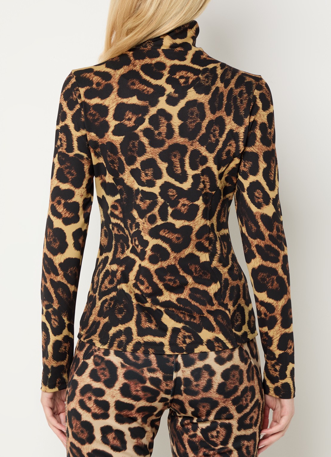 Goldbergh Leona skipully met panterprint - achterkant 2 camel