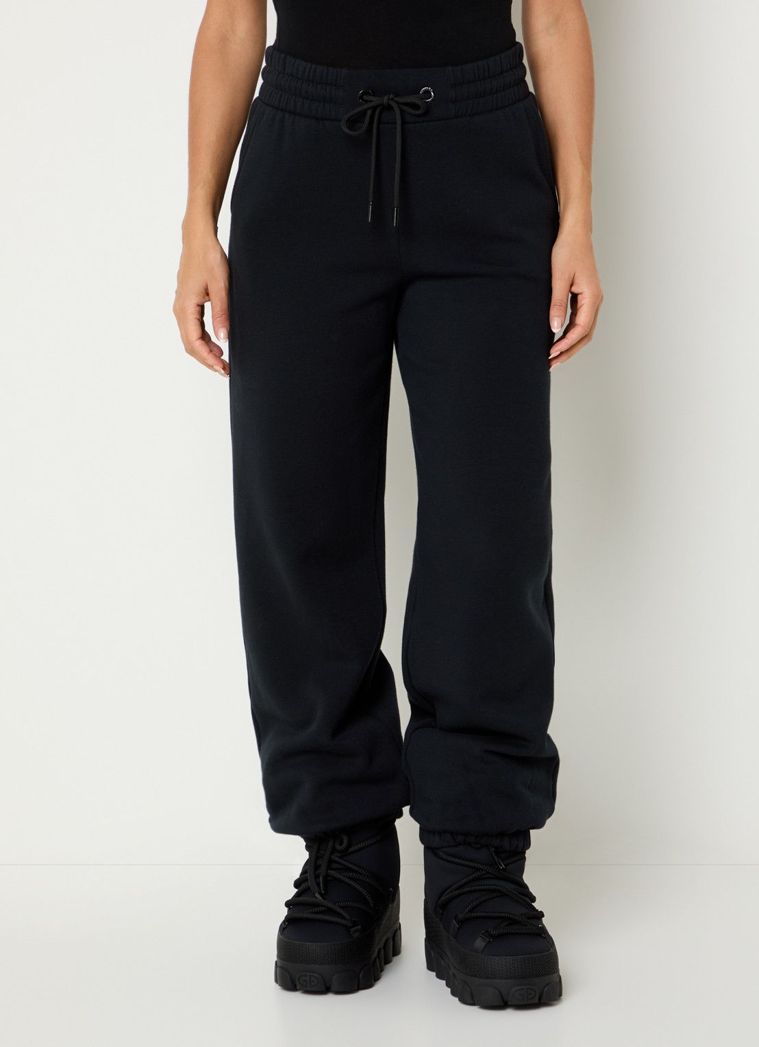 Goldbergh Luma high waist tapered fit joggingbroek met steekzakken - detail zwart