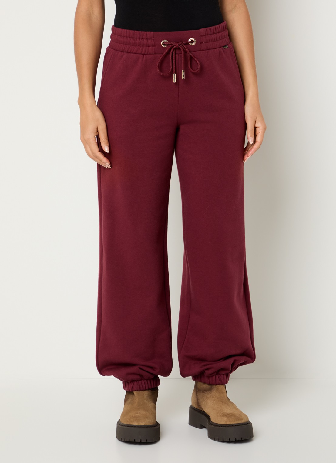Goldbergh Luma high waist tapered fit joggingbroek met steekzakken - detail bordeauxrood