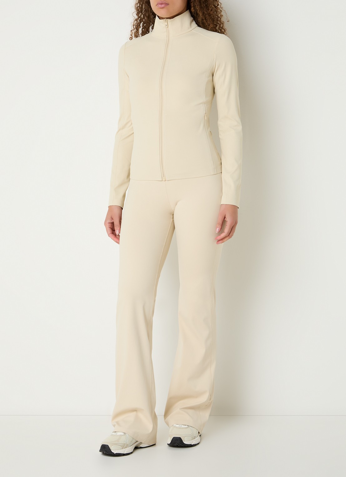 Goldbergh Lunge high waist flared fit legging - voorkant 2 beige