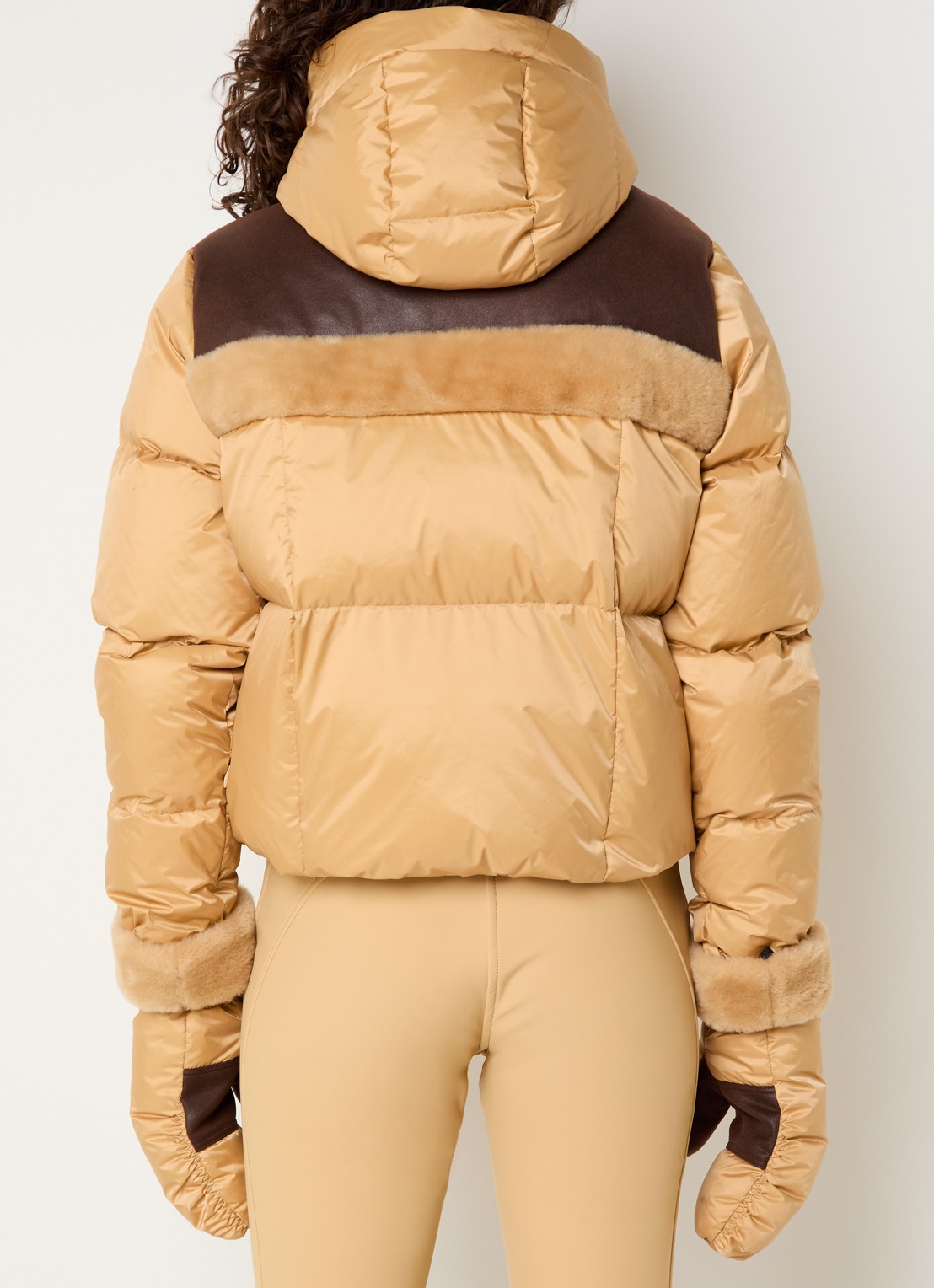 Goldbergh Rin ski-jas met details van imitatiebont en capuchon - achterkant 7 camel