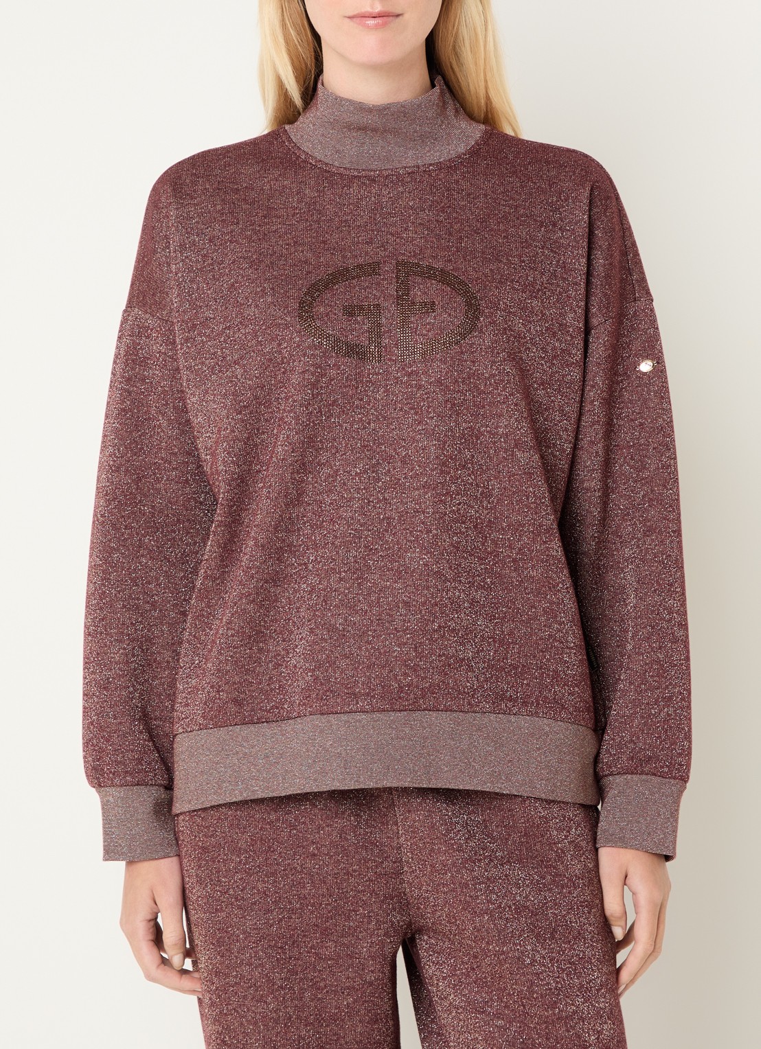 Goldbergh Sizzle sweater met logo en strass - detail bordeauxrood