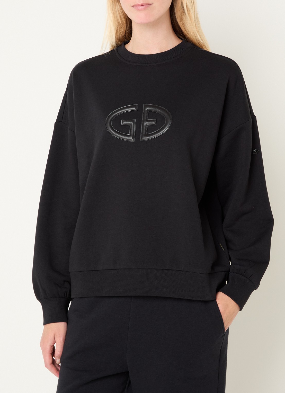 Goldbergh Tova sweater met logoborduring - detail zwart