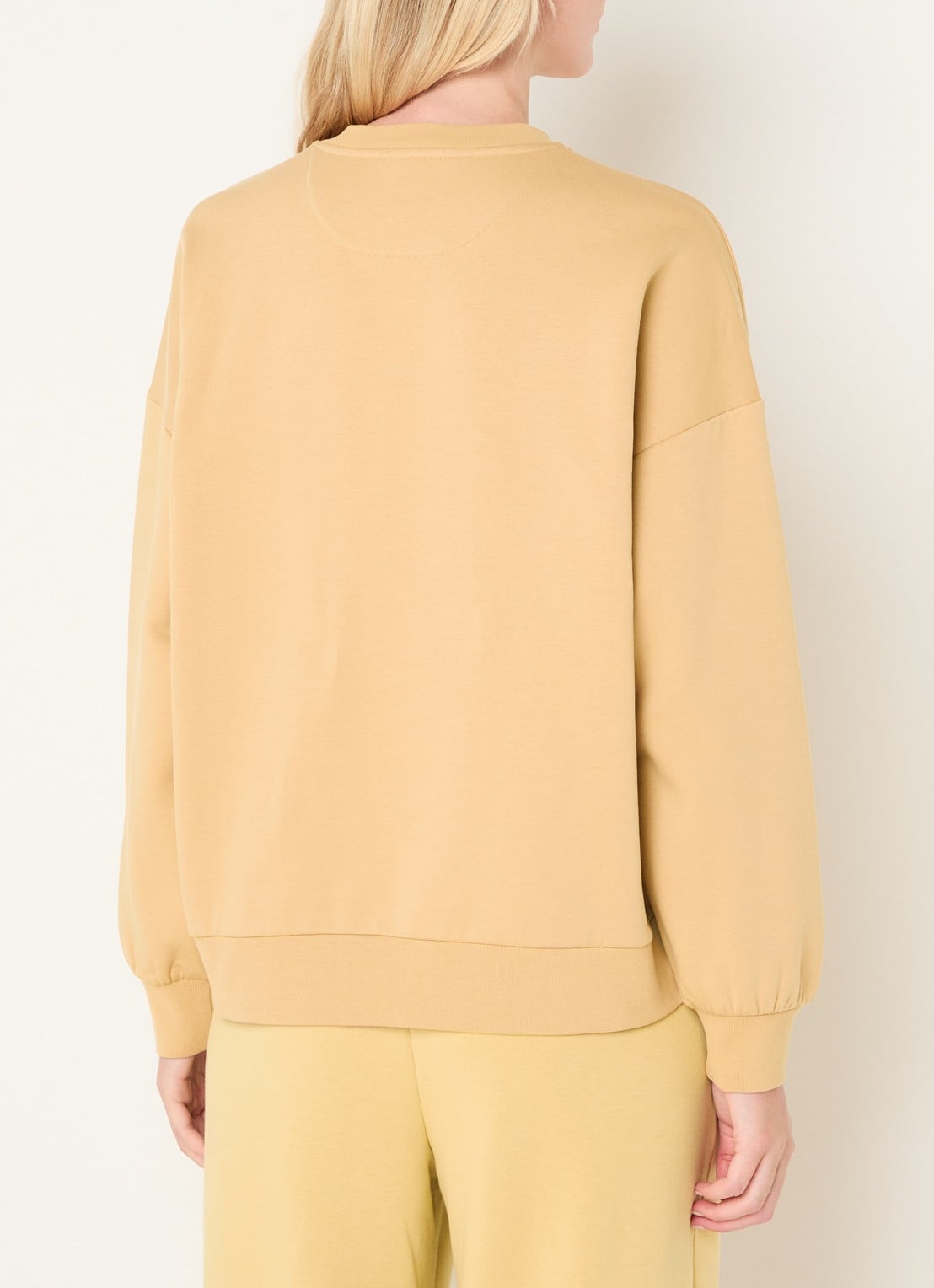 Goldbergh Tova sweater met logoborduring - achterkant beige